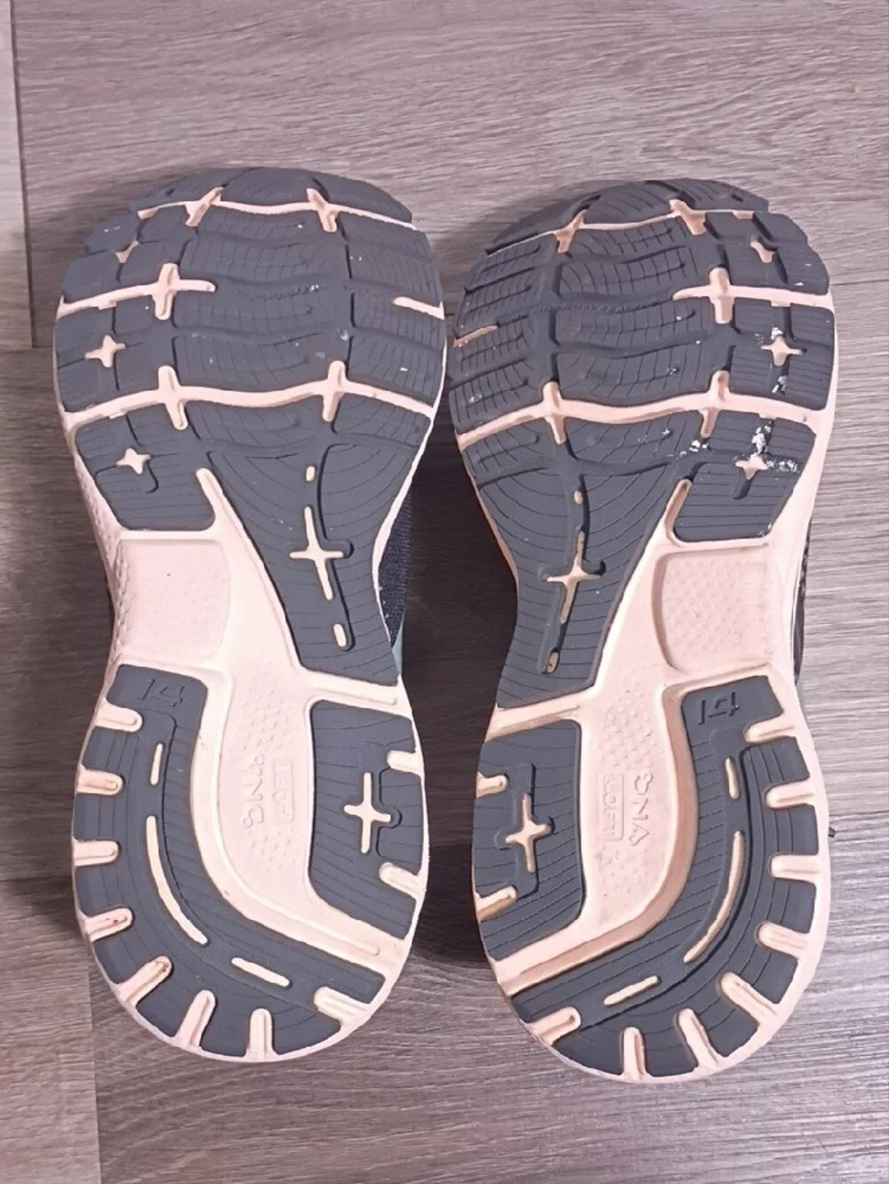 Brooks Women’s Ghost Running Shoes‎ - Black with Light Pink Sole